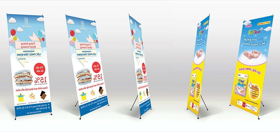 in Standee Giá chữ X